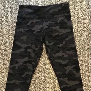 Calvin Kline Black cropped camo leggings